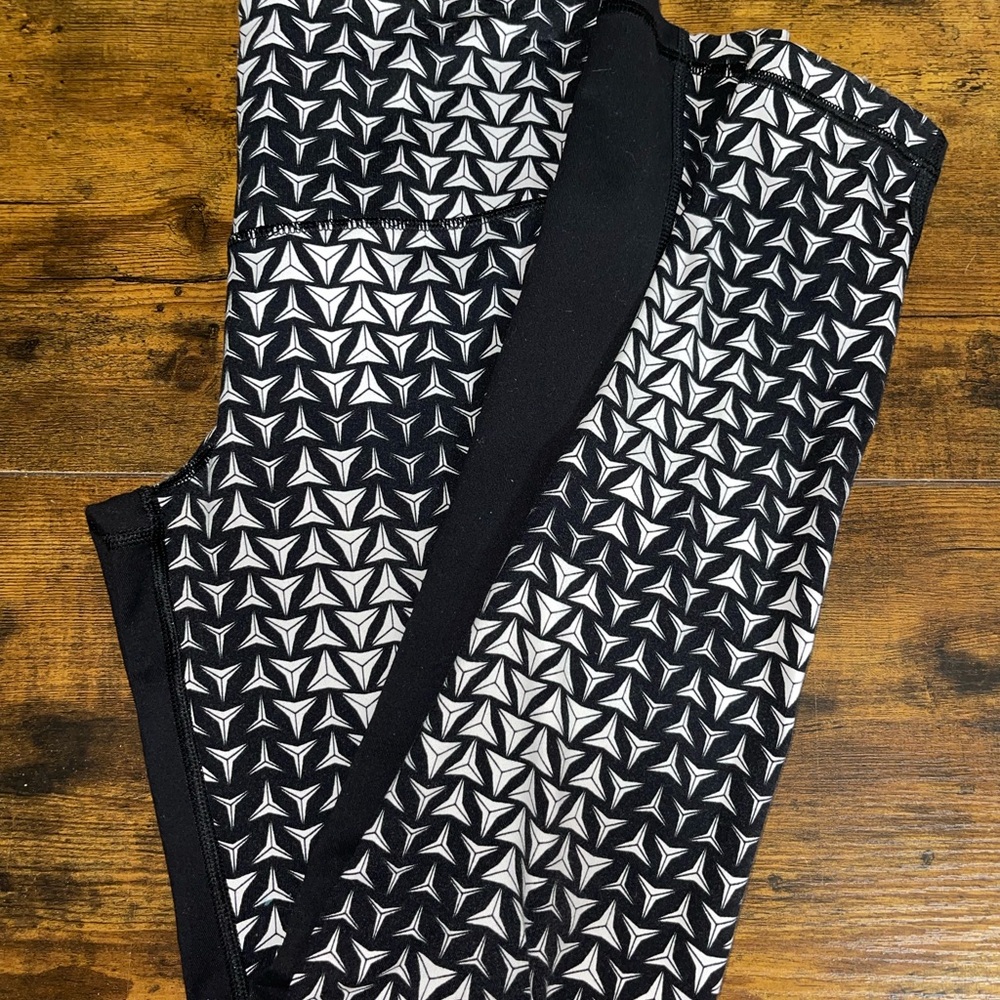 Victoria's Secret Black and White Star Pattern Full Length Leggings